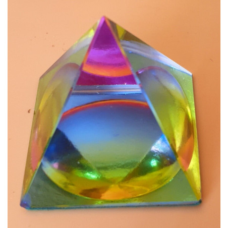Pirámide Mística de Cristal...